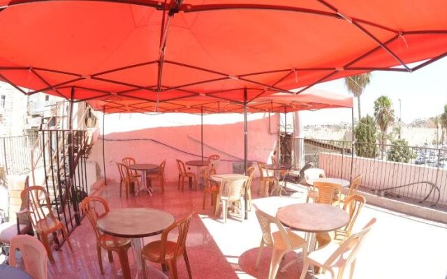 New Palm Hotel & Hostel