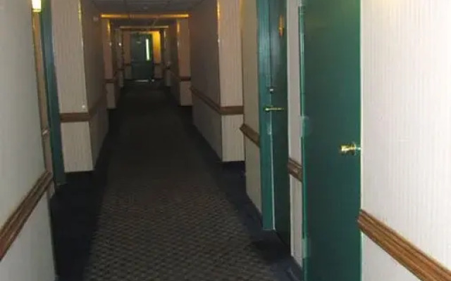 Airport Plaza Hotel