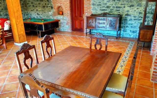 Casa Amplia Con Jardín Y Aparcamiento G-100147