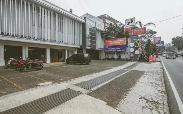 RedDoorz Plus Near Maranatha University 5