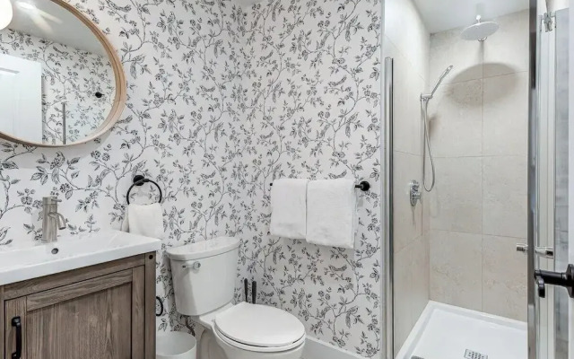 Beautiful Vieux Quebec 2 Bed Apt