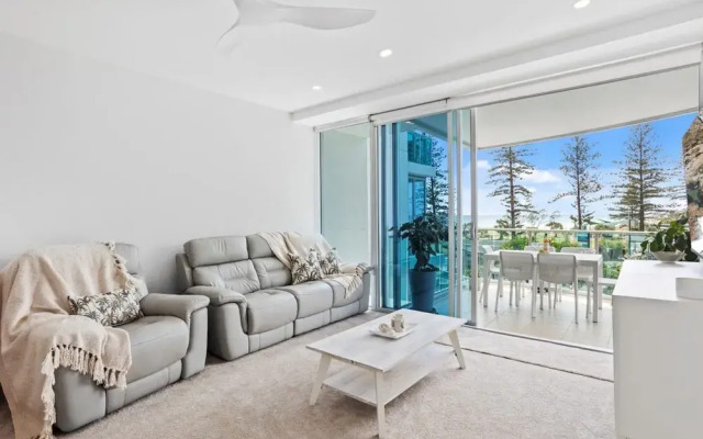 Luxury Beachfront Stay in Kirra