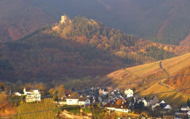 Holiday Apartment Haus Burgenblick Bullay