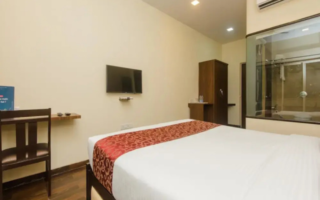OYO 9849 Hotel Divine Residency