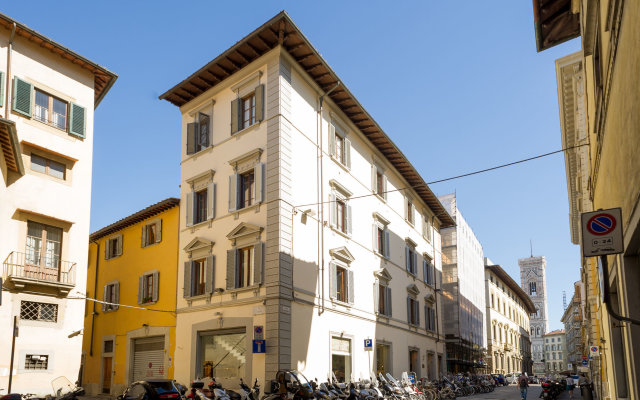 Arnobio Florence Suites