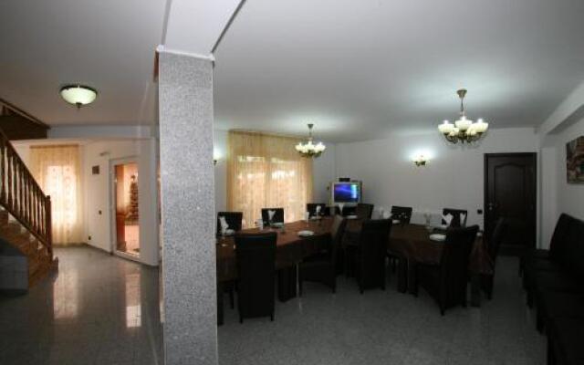 Pensiunea Casa Zarnesteana