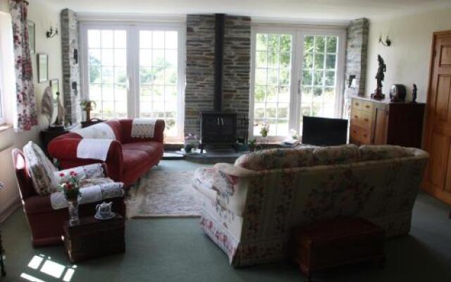 Holdstrong Farmhouse