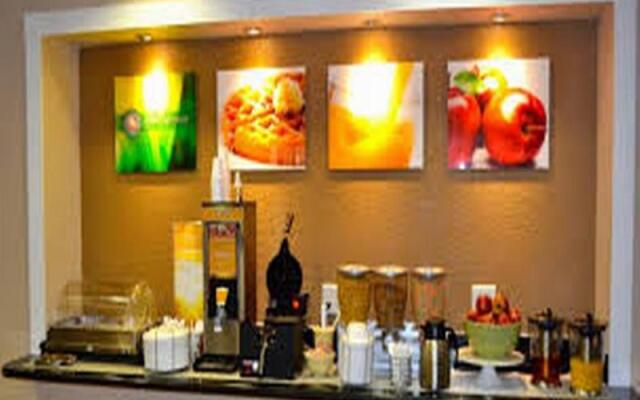 Stratus Suites - Boutique Hotel