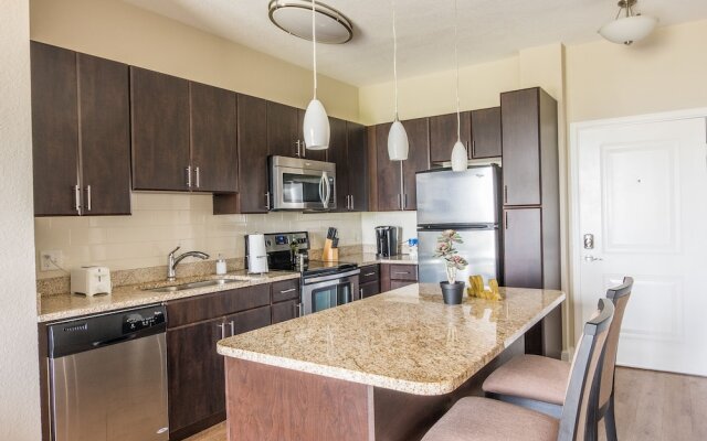 Gorgeous Apartments near Int'l Plaza