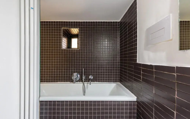 Cool Flat at Via dei Mille by Napoliapartments