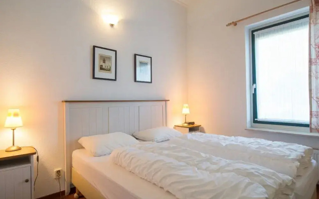 Well-kept Bungalow With Dishwasher Near the Beach