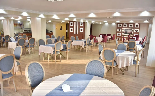 Gold Ci̇ty Hotel