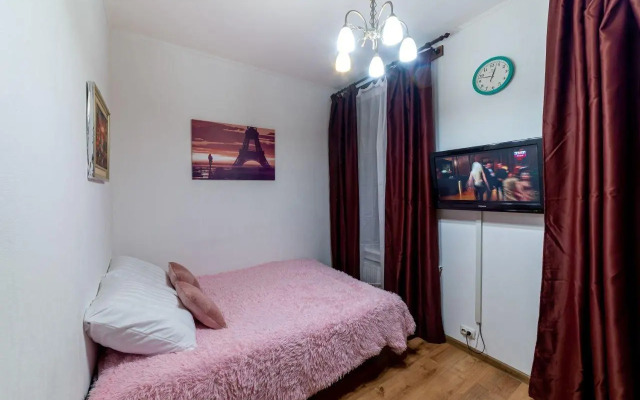 В центре на улице Гороховая 33