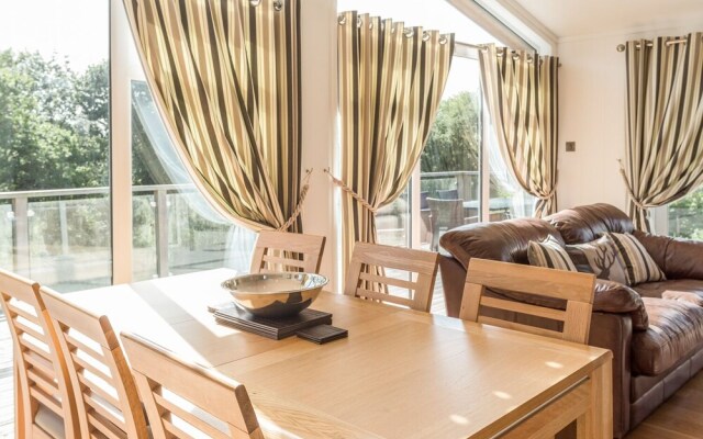2 Tree Tops, Looe
