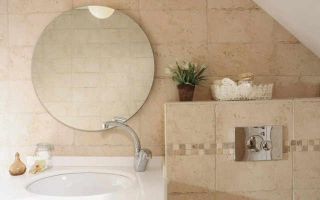Dizengoff Suites Hotel