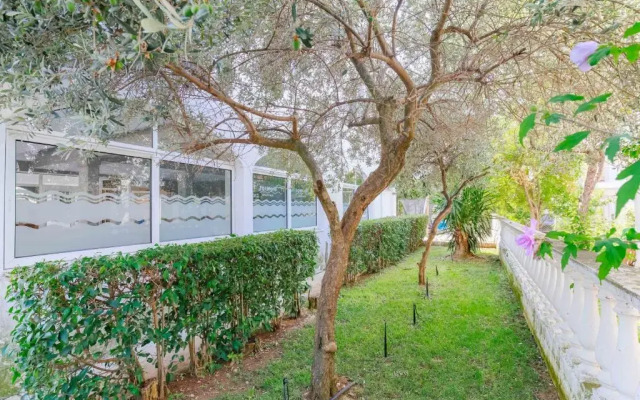 Dionisos Apartments