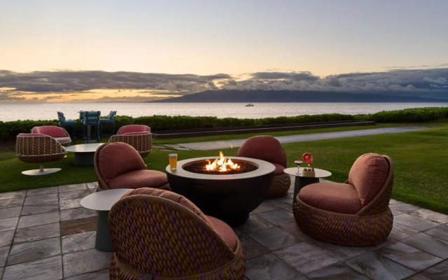 Royal Lahaina Resort & Bungalows