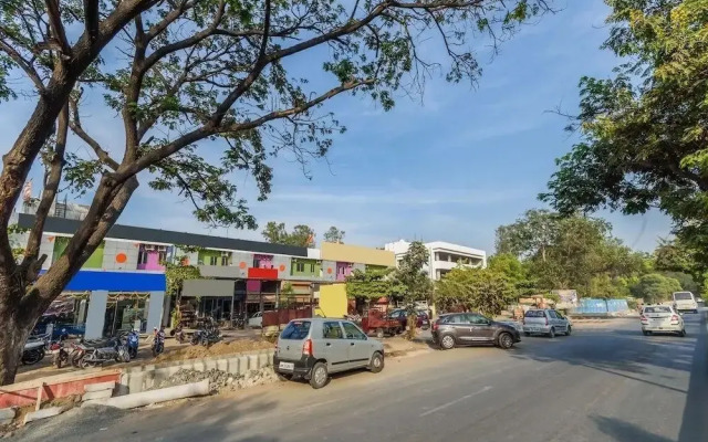 Hotel Dream Line Lodging & Boarding by OYO Rooms