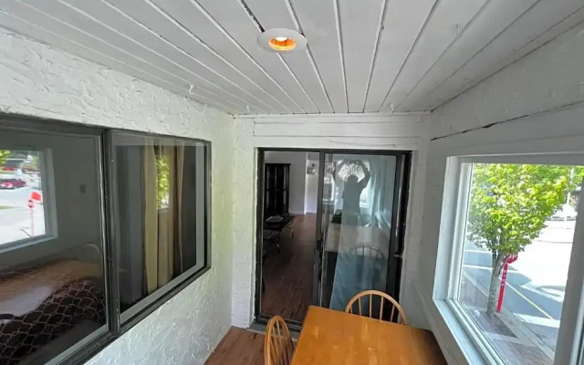 Harrison Lake Cottages