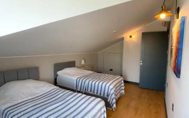 Luxury Duplex with Terrace Apartment by Siena Suites