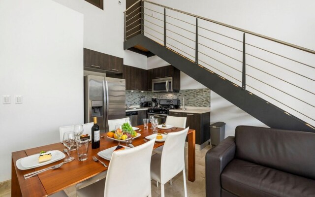 2BR Condo 5 Location w Amazingviews Pool GYM
