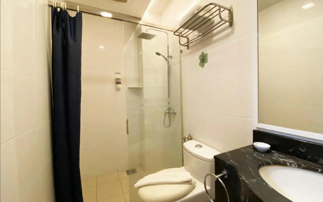 Crown Garden Hotel