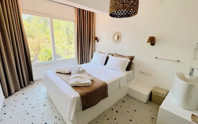 Thanos Hotel
