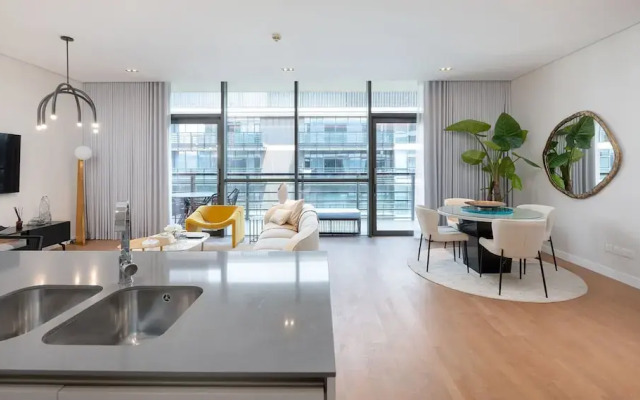 Bright Modern 1BR in City Walk