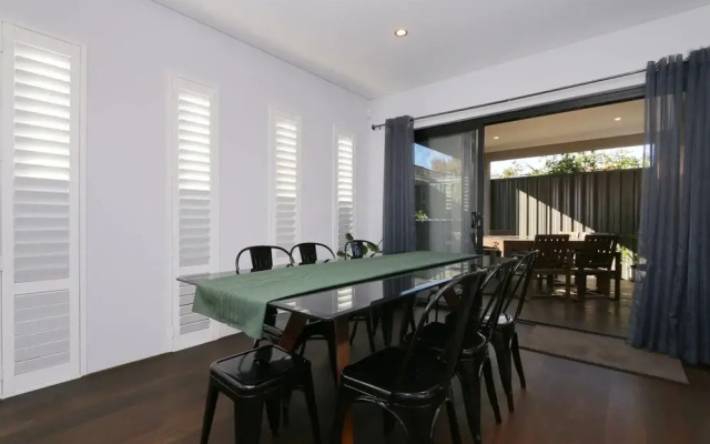 Luxury 4-bedroom House - Mount Lawley