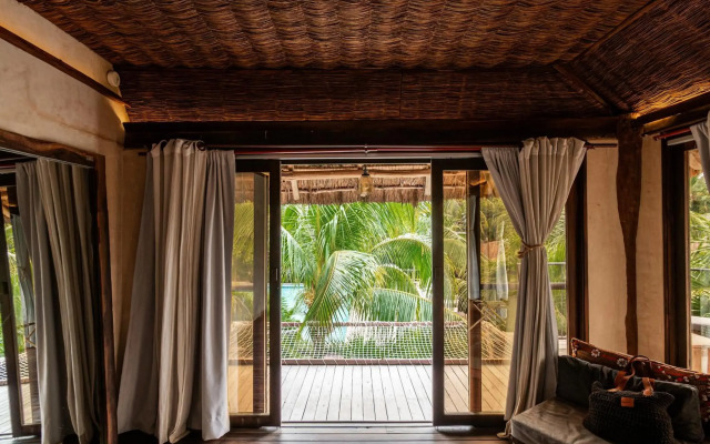 Radhoo Tulum