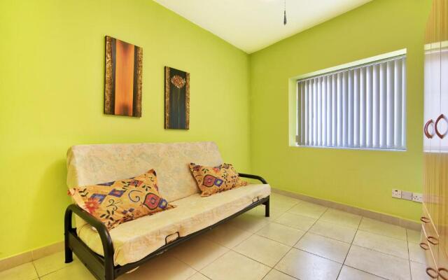 MS26 - Spacious Maisonette By The Sea