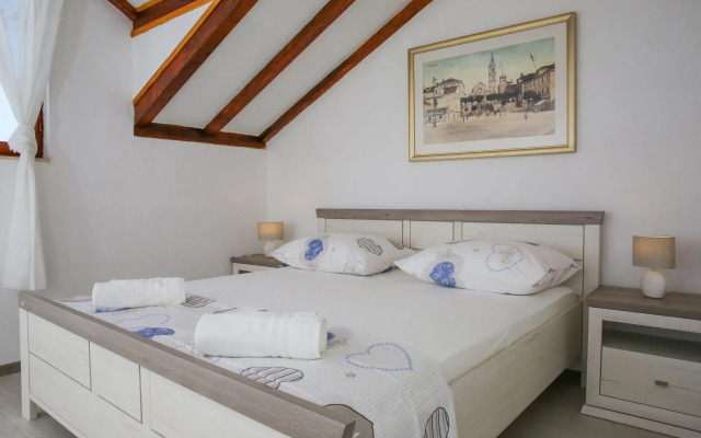 Holiday house Mario - with pool: Supetar, Island Brac