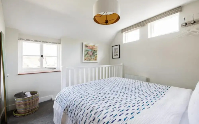 The Lavender Folly - Cosy Accommodation Alresford