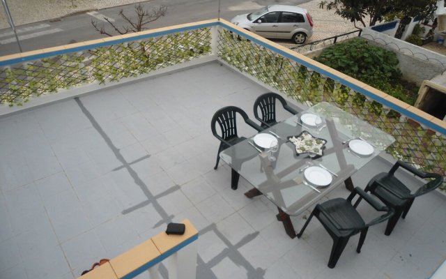 House With 3 Rooms in Budens, With Wonderful sea View, Terrace and Wif