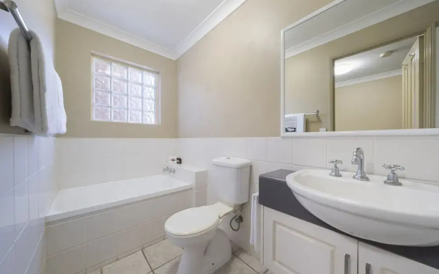 Best Western Plus Ambassador On Ruthven Motor Inn