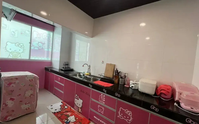 Hello Kitty Signature Suite