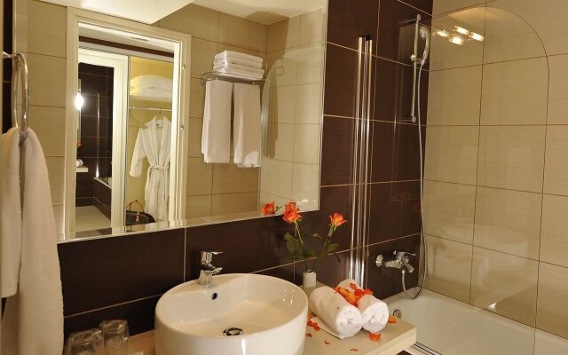 Grand Hotel Holiday Resort