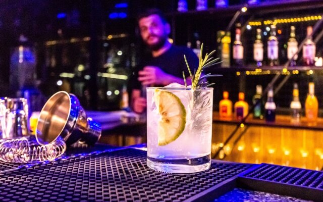 Crest Apartments & Suites