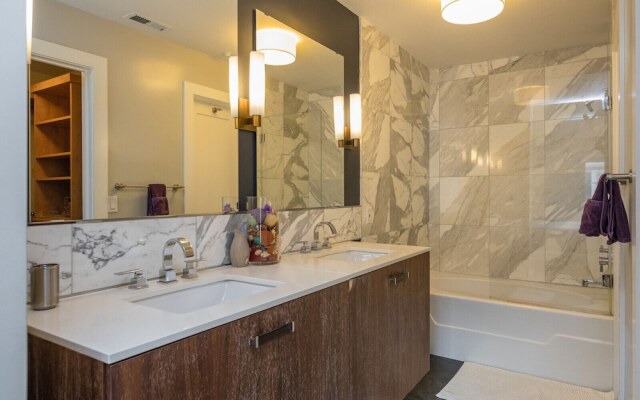 Posh Waterfront - 3 Br Condo