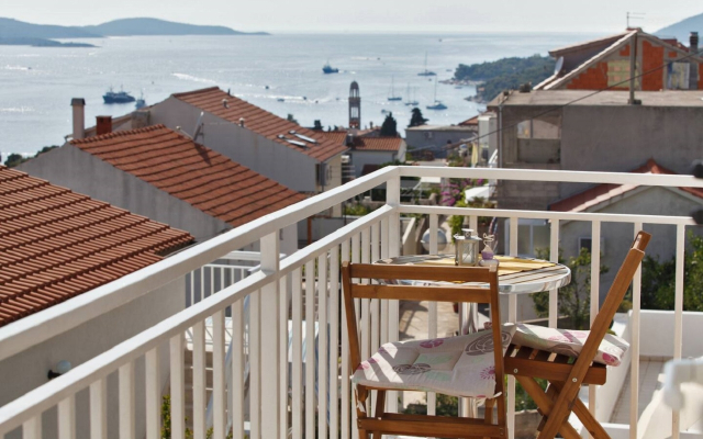 Apartment Ljilja - with sea view: A1 Hvar, Island Hvar