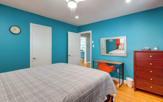 Near Beach & Attractions: Home in Galveston!