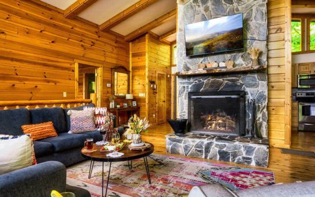 3-MasterSuites-GorgeousViews-GameRm-HotTub-Gburg7min-Ober5min-Bears!