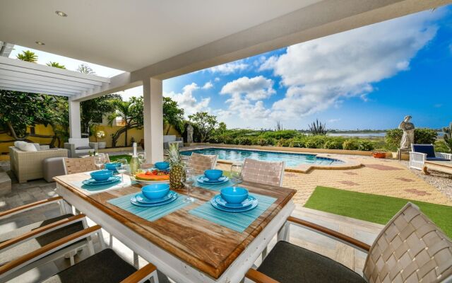 Ocean View! Fully Renovated Villa, Private Pool!