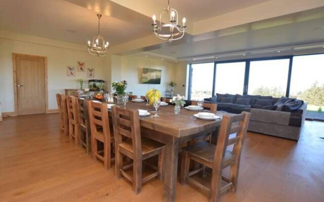 Immaculate 5-bed House Located in Caernarfon
