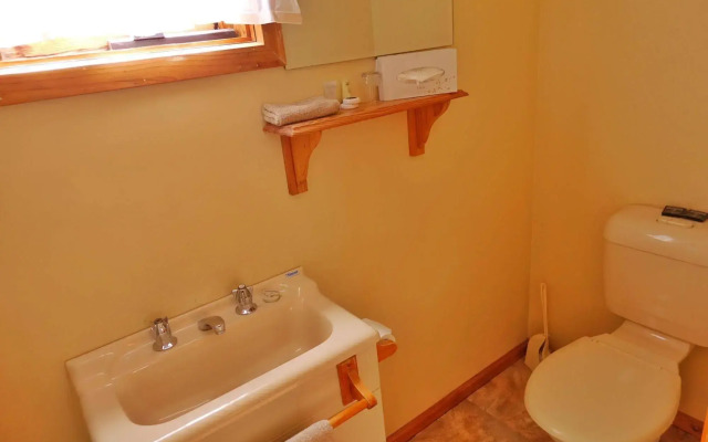 Twelve Apostles Motel & Country Retreat