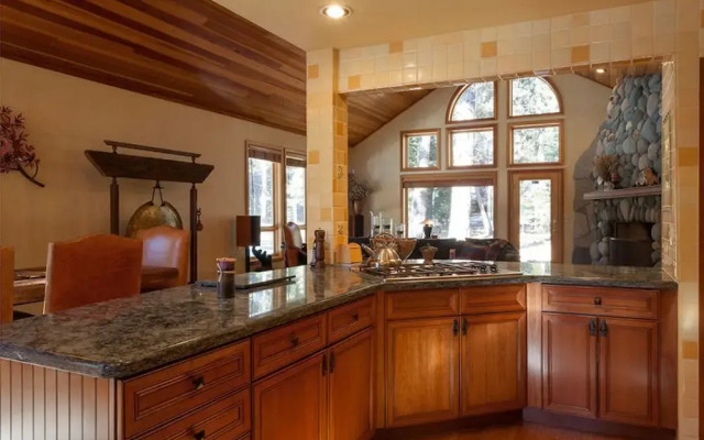 Pine View Lodge by Tahoe Mountain Properties