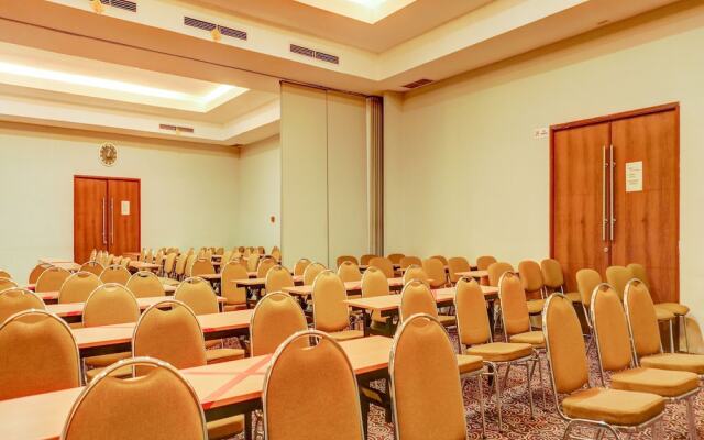 Townhouse OAK Hotel Grand Cikarang