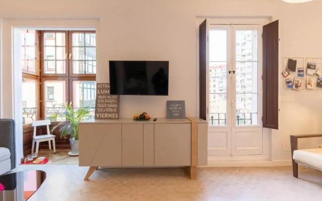 Acogedor, de Diseño Moderno en Zona Antigua