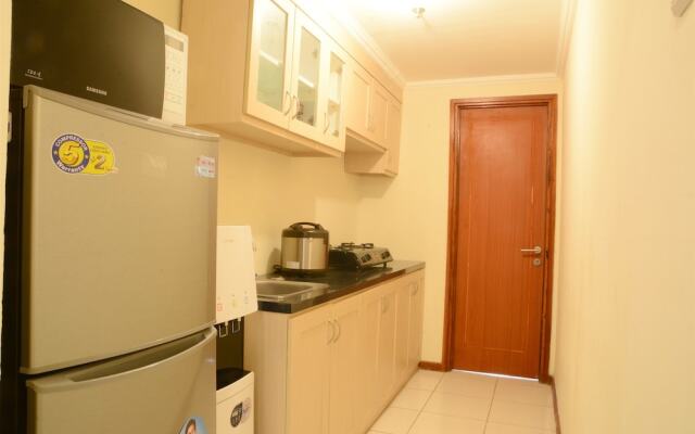 Luxury Design Grand Palace Kemayoran Apartment With Private Bathtub