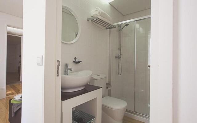 BmyGuest - Almada Garden Apartment